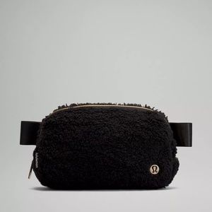 Lululemon Sherpa fleece everywhere bag